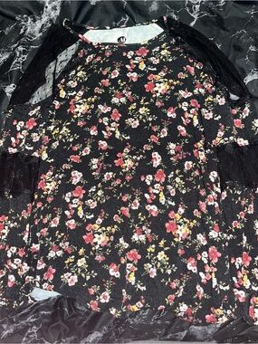 A&I Floral Black Mesh Sleeve Dress Top size medium